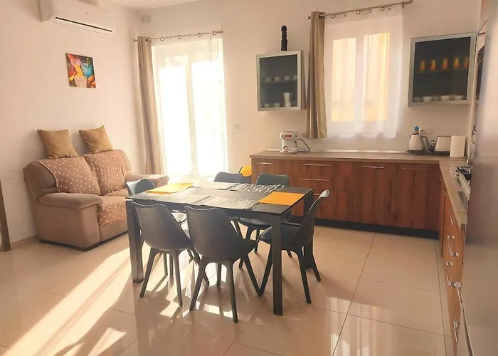 Modern Apartment In Centre Of Gzira
