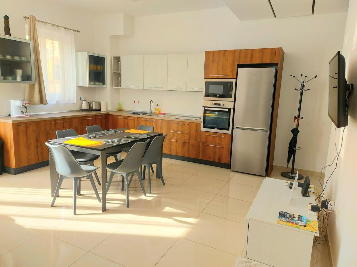 Modern In Centre Of Apartamento *